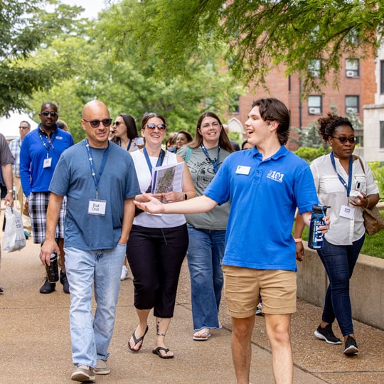 SLU101 group leader having a conversation with parents on a trip through campus