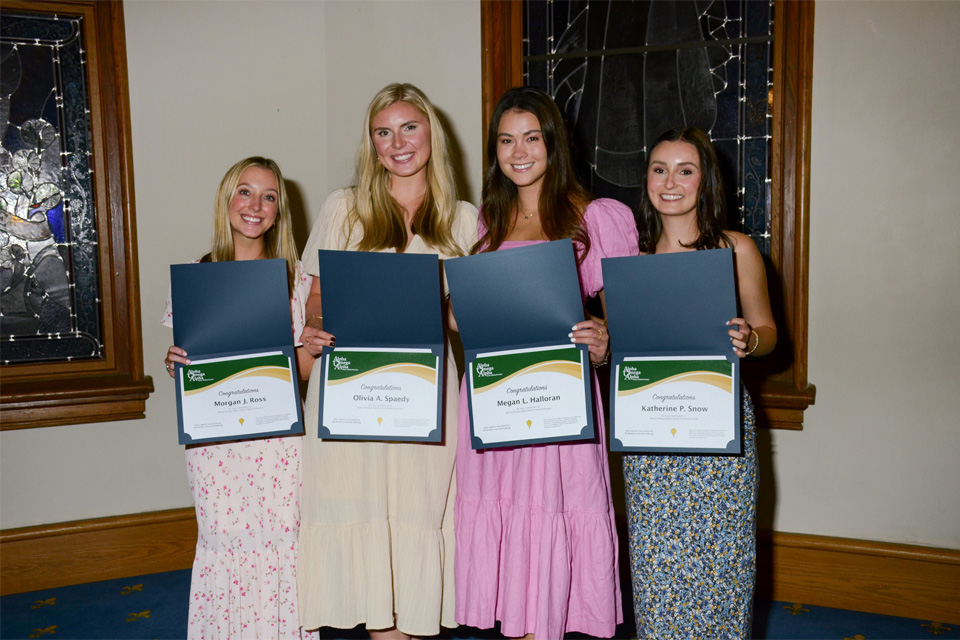 A group of inductees into the Alpha Omega Alpha Medical Honors society