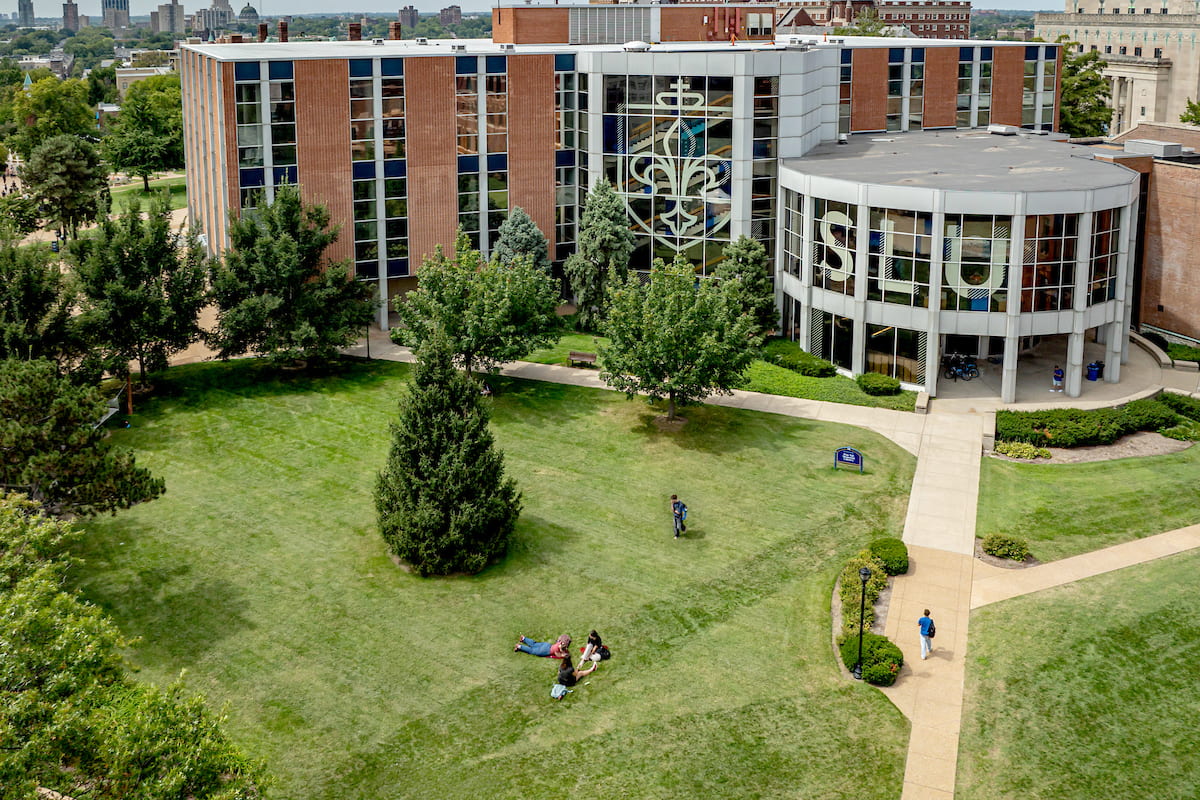 SLU Spring outdoors