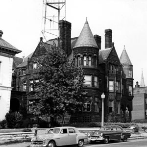 Cupples House as it stood around the time it was purchased by the University.